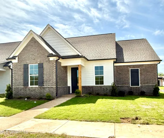 $362,900 | 607 Sunflower Street, Nesbit, MS 38651