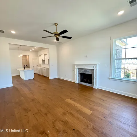 $362,900 | 607 Sunflower Street, Nesbit, MS 38651