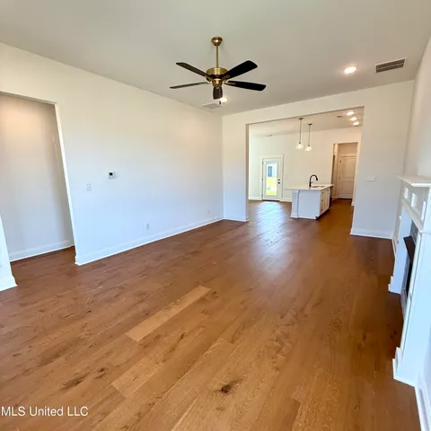 $362,900 | 607 Sunflower Street, Nesbit, MS 38651