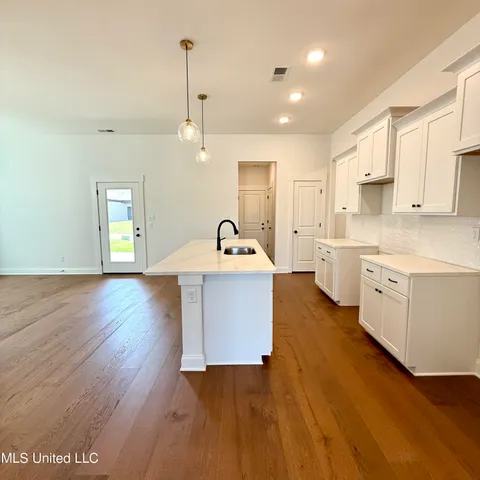 $362,900 | 607 Sunflower Street, Nesbit, MS 38651