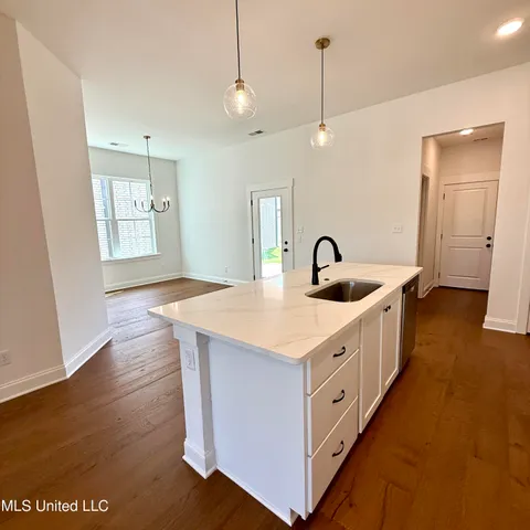 $362,900 | 607 Sunflower Street, Nesbit, MS 38651