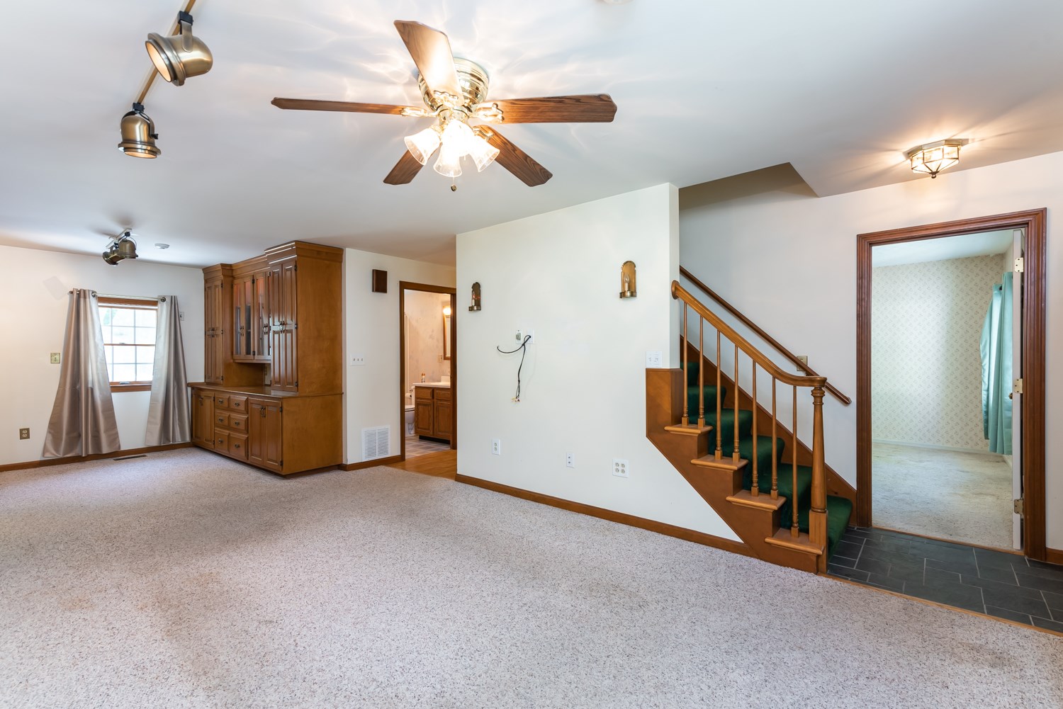 114 Farmer Road Hooksett, NH 03106 - Photo 1 of 5