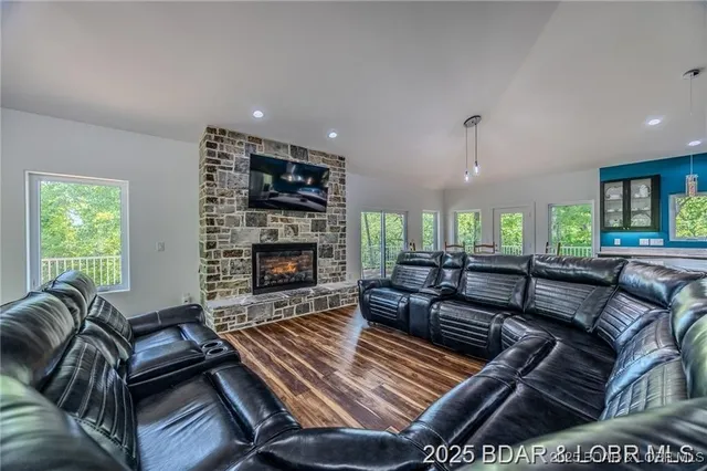 $890,000 | 327 Big Cedar Drive, Camdenton, MO 65020