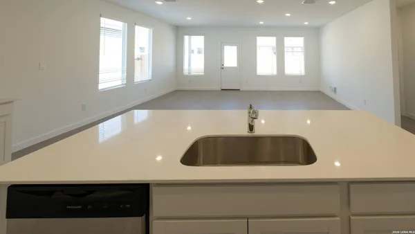 $2,150 | 9415 Dassler Springs, Converse, TX 78109