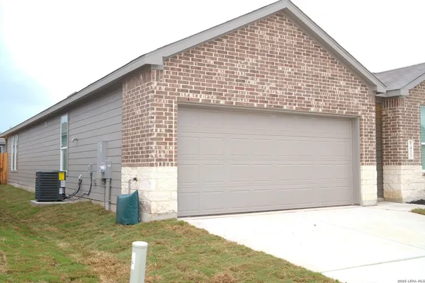 $2,150 | 9415 Dassler Springs, Converse, TX 78109