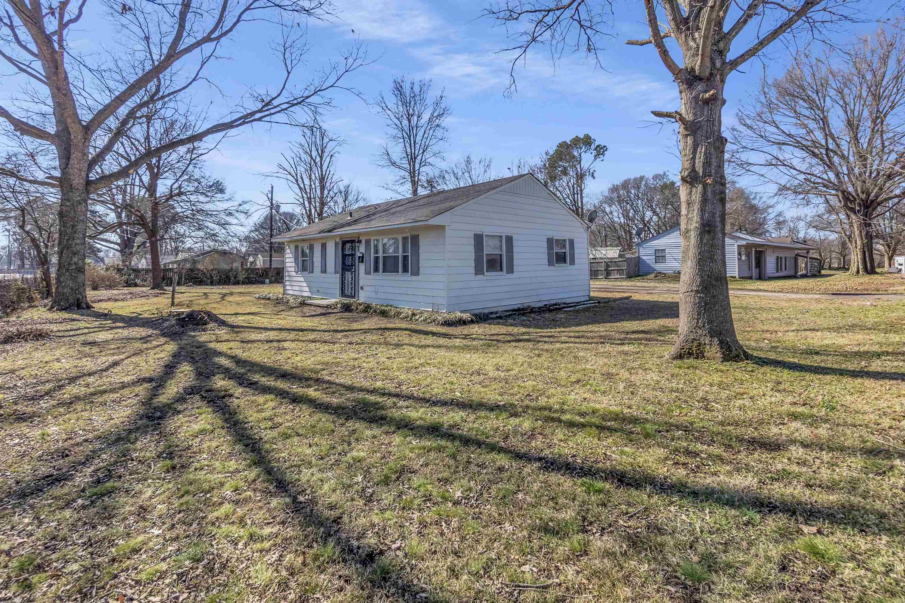 7821 Newport Road Millington, TN 38053 - Photo 10 of 18 View of side of home with a yard