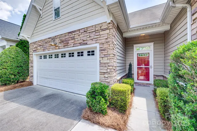 a view of a pathway along the building