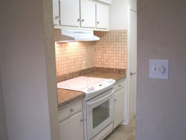 $1,350 | 8277 Kingsbrook Road, Unit 153, Houston, TX 77024