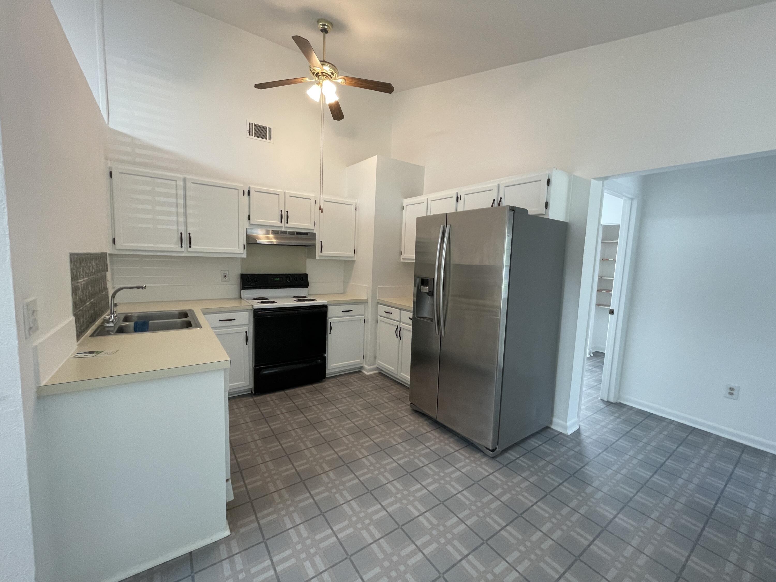 137 Manchester Road Summerville, SC 29486 - Photo 3 of 11 IMG_3453