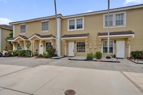 $365,000 | 752 South W 122nd Terrace, Pembroke Pines, FL 33025