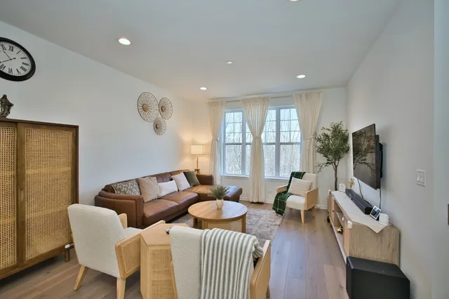 $499,900 | 30w024 Brayman Court, Aurora, IL 60502