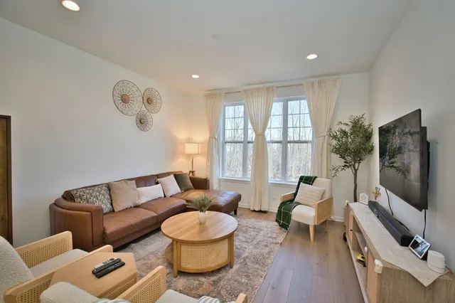 $499,900 | 30w024 Brayman Court, Aurora, IL 60502