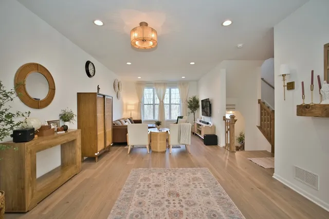 $499,900 | 30w024 Brayman Court, Aurora, IL 60502