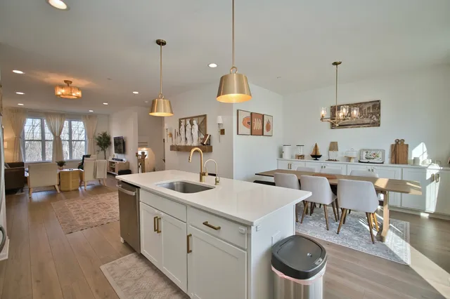 $499,900 | 30w024 Brayman Court, Aurora, IL 60502