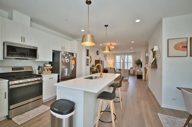 $499,900 | 30w024 Brayman Court, Aurora, IL 60502