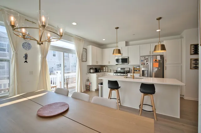 $499,900 | 30w024 Brayman Court, Aurora, IL 60502