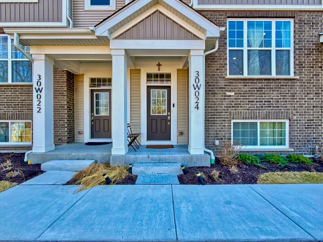 $499,900 | 30w024 Brayman Court, Aurora, IL 60502