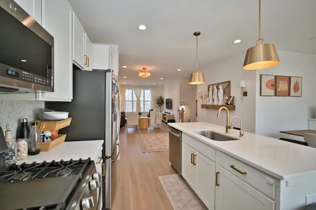 $499,900 | 30w024 Brayman Court, Aurora, IL 60502