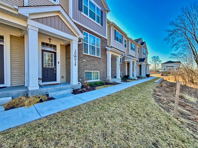 $499,900 | 30w024 Brayman Court, Aurora, IL 60502