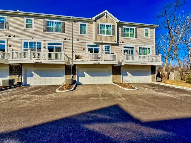 $499,900 | 30w024 Brayman Court, Aurora, IL 60502