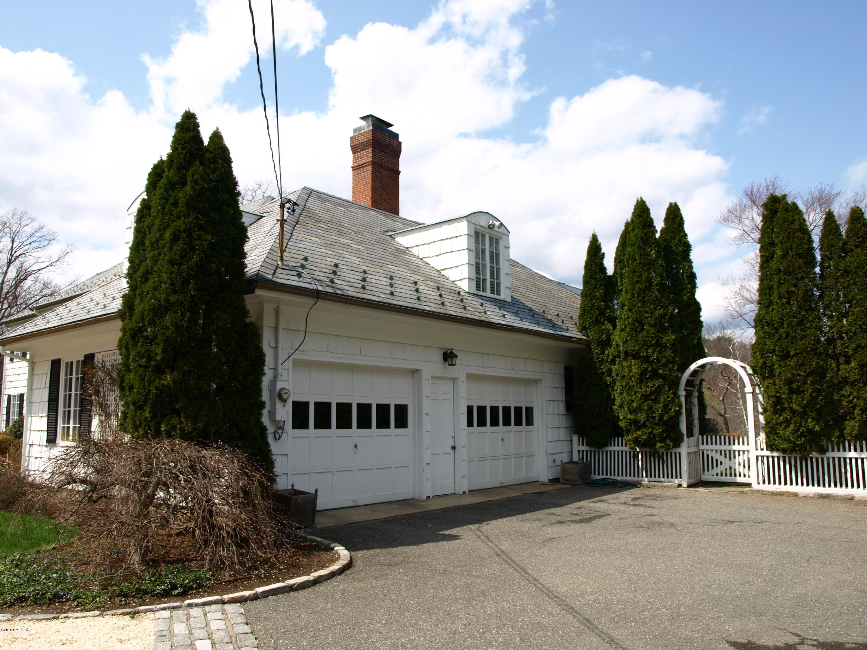 29 Lindsay Drive Greenwich, CT 06830 - Photo 17 of 17 a front view of a house with a garden
