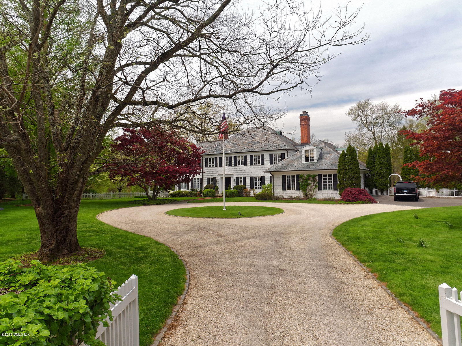 29 Lindsay Drive Greenwich, CT 06830 - Photo 3 of 17 a view of a house with garden and a trees