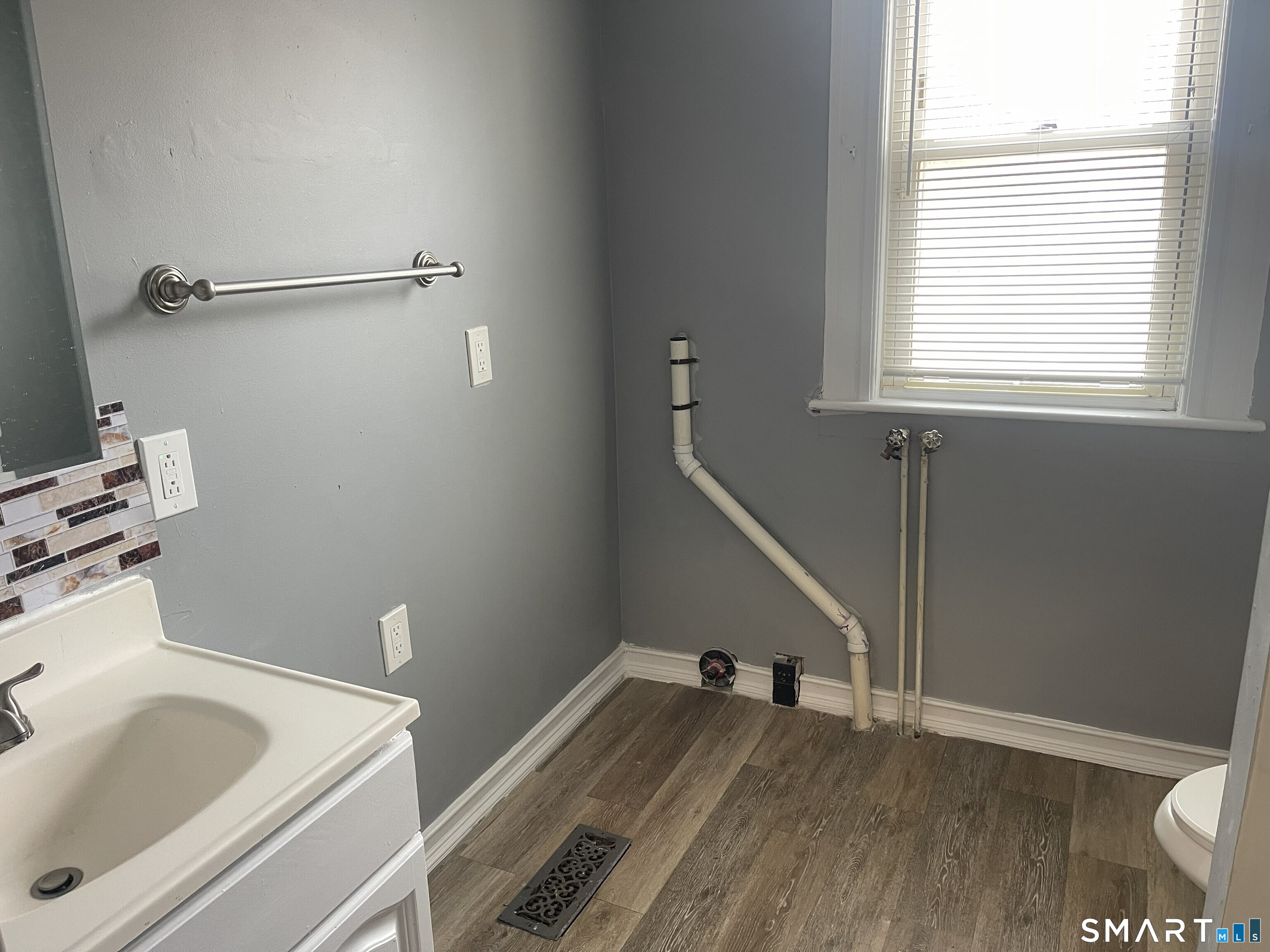 692 Enfield Street Enfield, CT 06082 - Photo 15 of 17