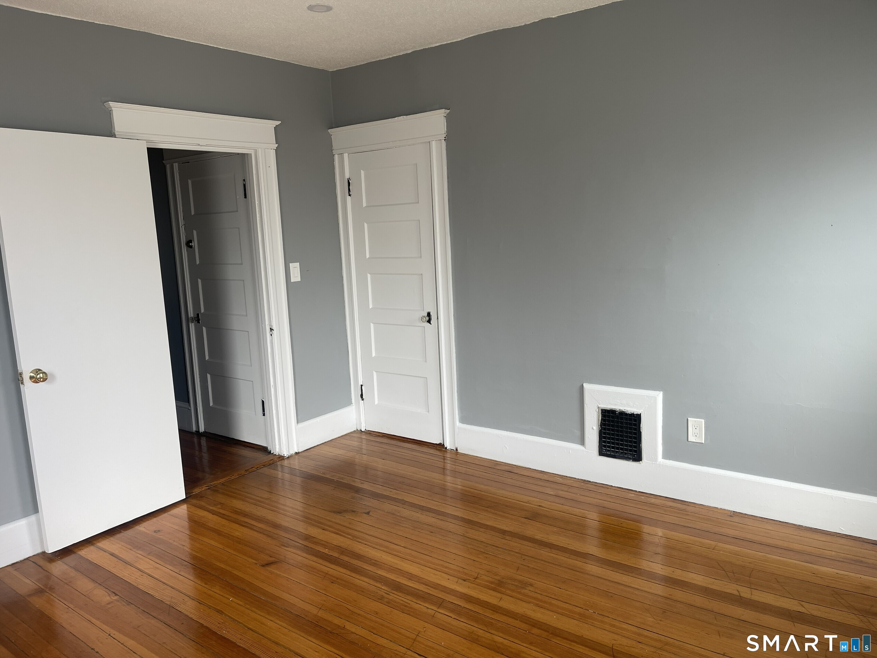 692 Enfield Street Enfield, CT 06082 - Photo 16 of 17
