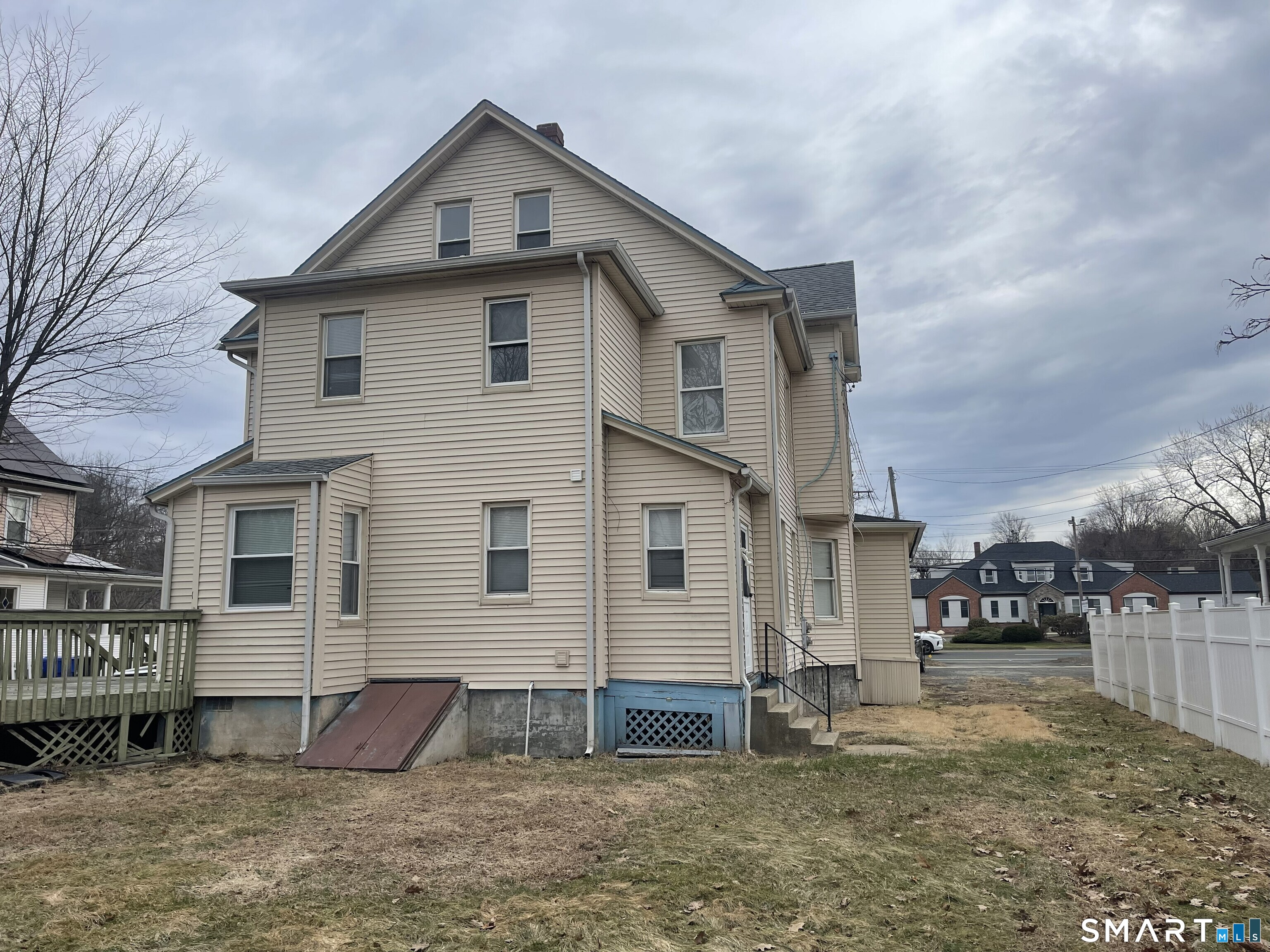 692 Enfield Street Enfield, CT 06082 - Photo 2 of 17