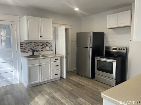 $2,300 | 692 Enfield Street, Enfield, CT 06082