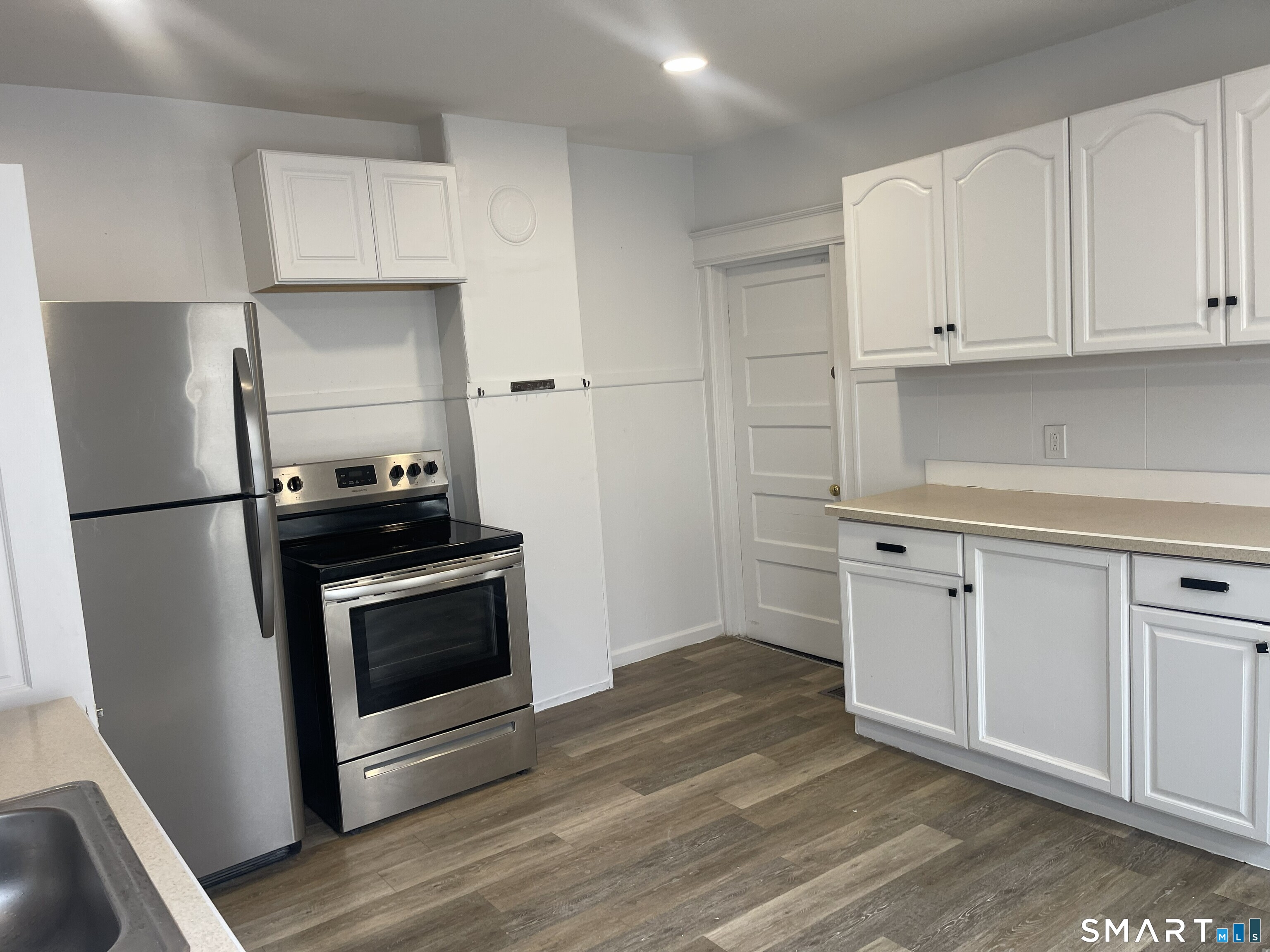 692 Enfield Street Enfield, CT 06082 - Photo 5 of 17
