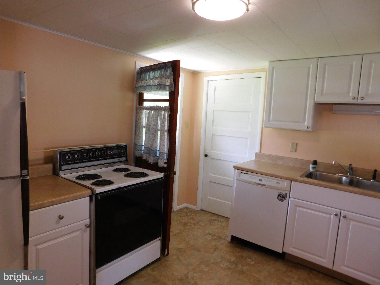 14 West Ruddle Street Coaldale, PA 18218 - Photo 3 of 12