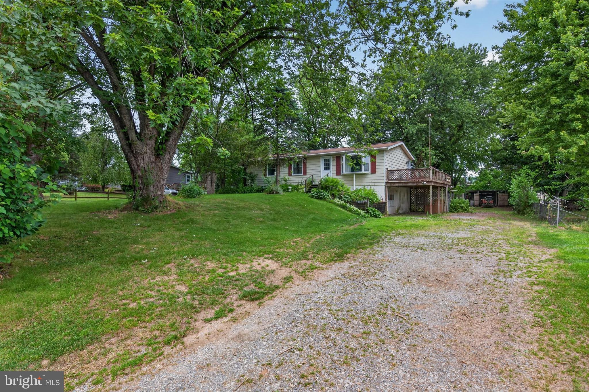 1048 Creek Road Manheim, PA 17545 - Photo 3 of 29