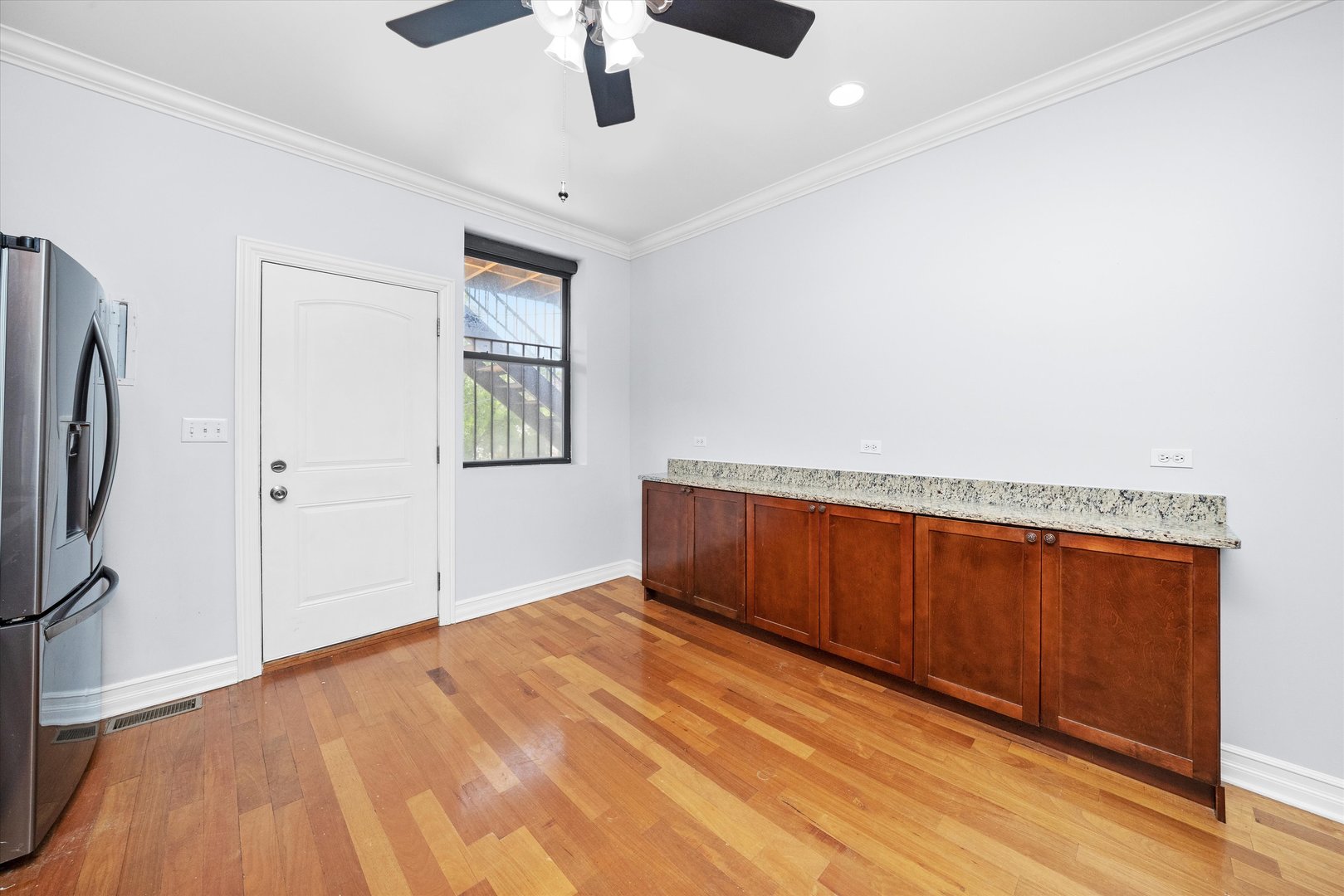 1363 East 64th Street, Unit 1 Chicago, IL 60637 - Photo 20 of 39 a view of an empty room with a window