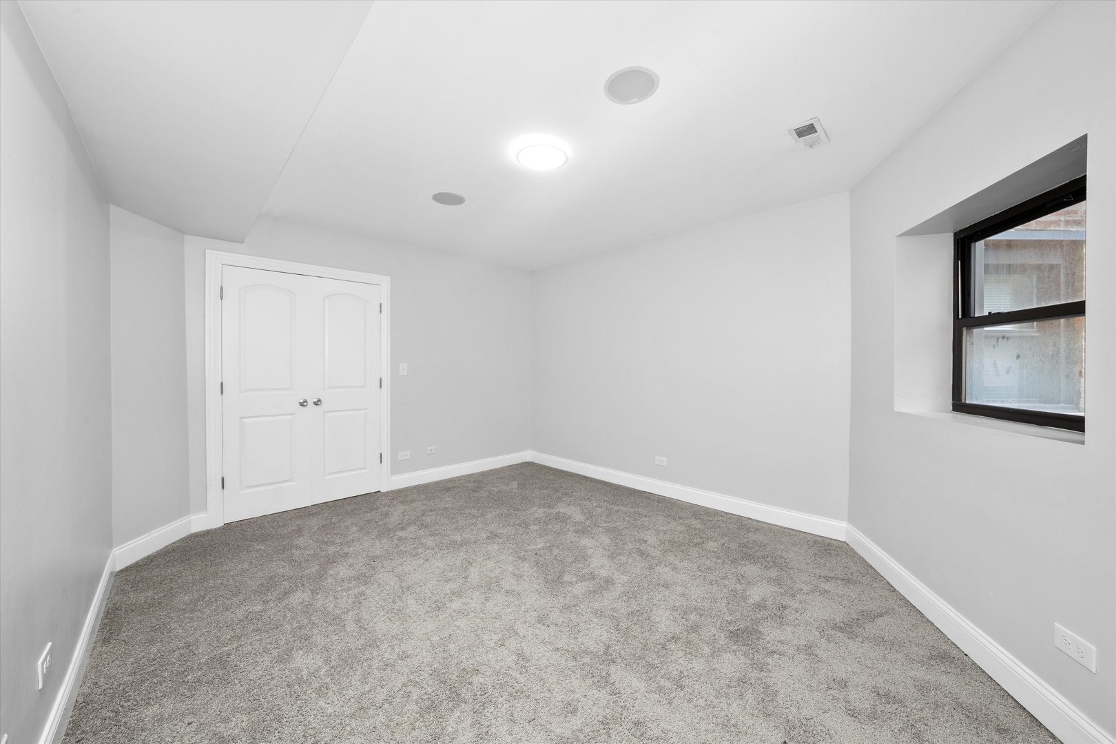 1363 East 64th Street, Unit 1 Chicago, IL 60637 - Photo 26 of 39 a view of an empty room