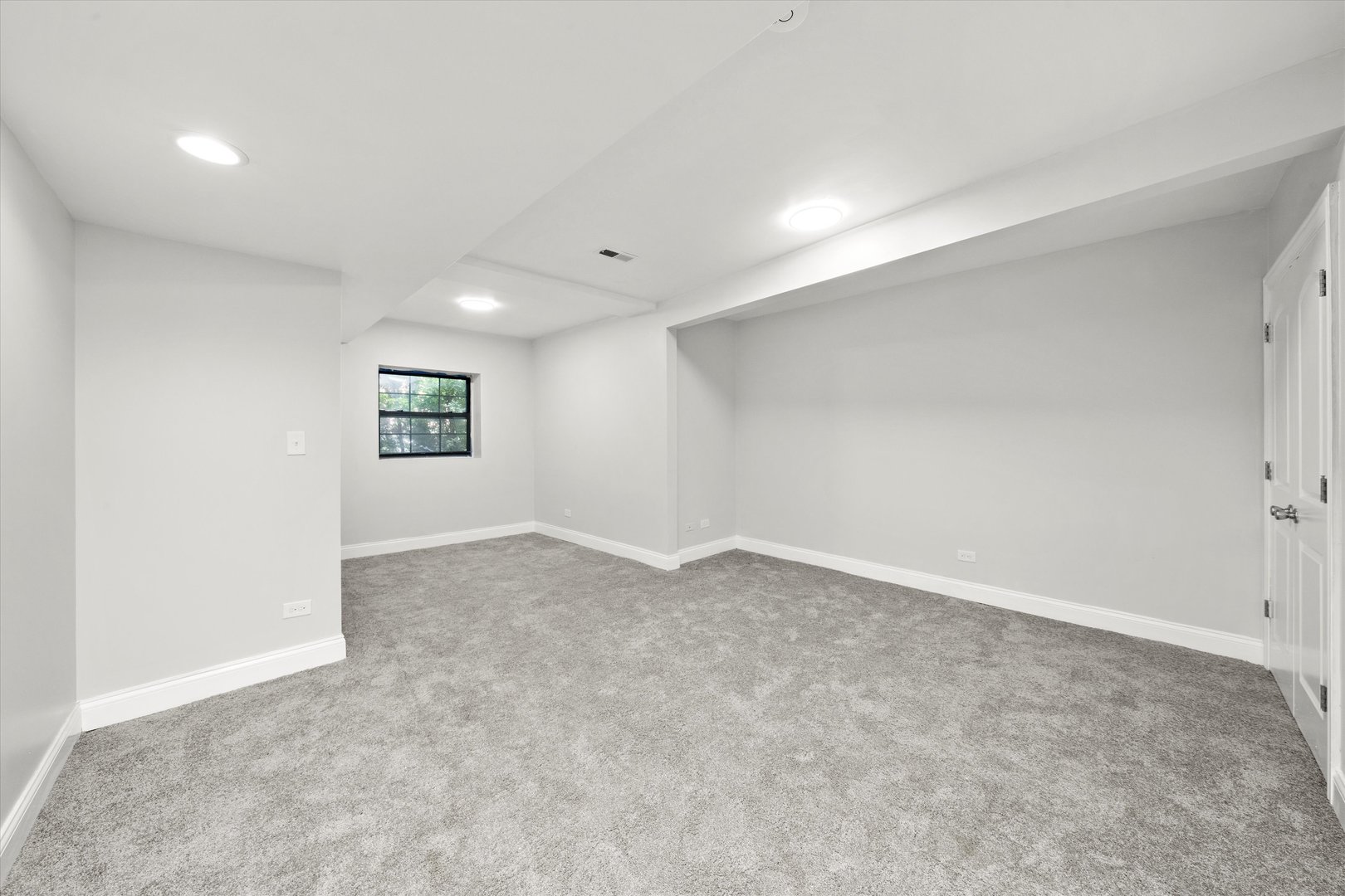 1363 East 64th Street, Unit 1 Chicago, IL 60637 - Photo 29 of 39 an empty room with a empty space and windows