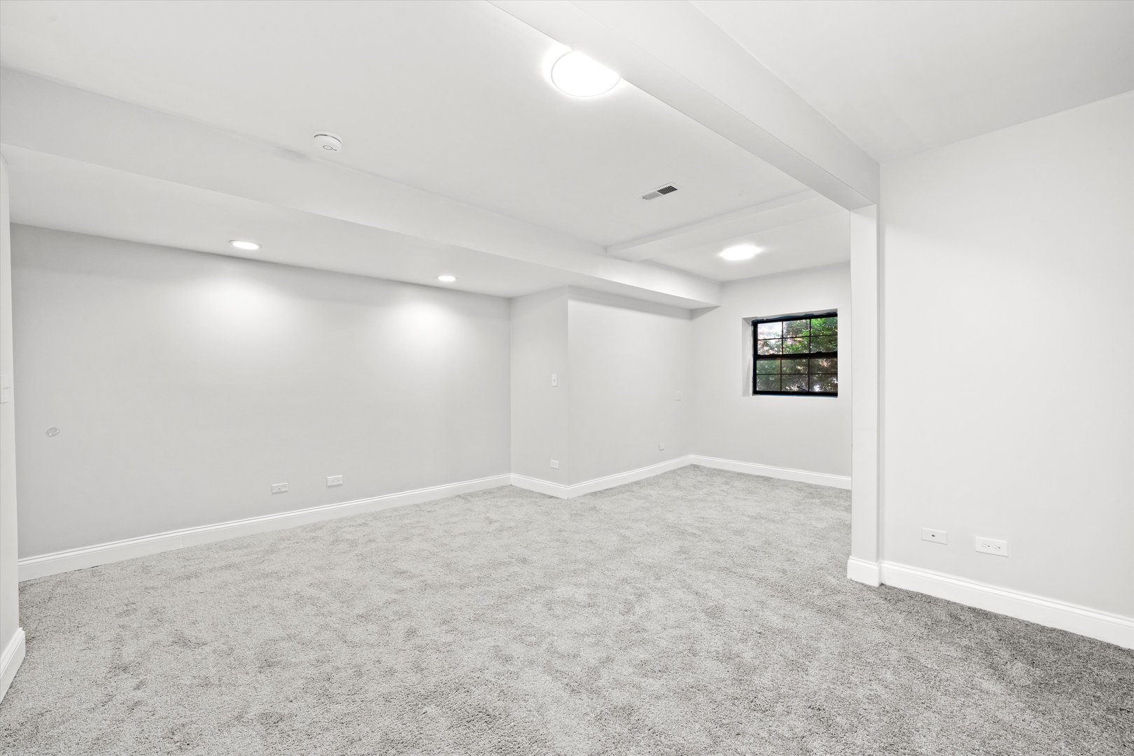 1363 East 64th Street, Unit 1 Chicago, IL 60637 - Photo 30 of 39 an empty room with windows