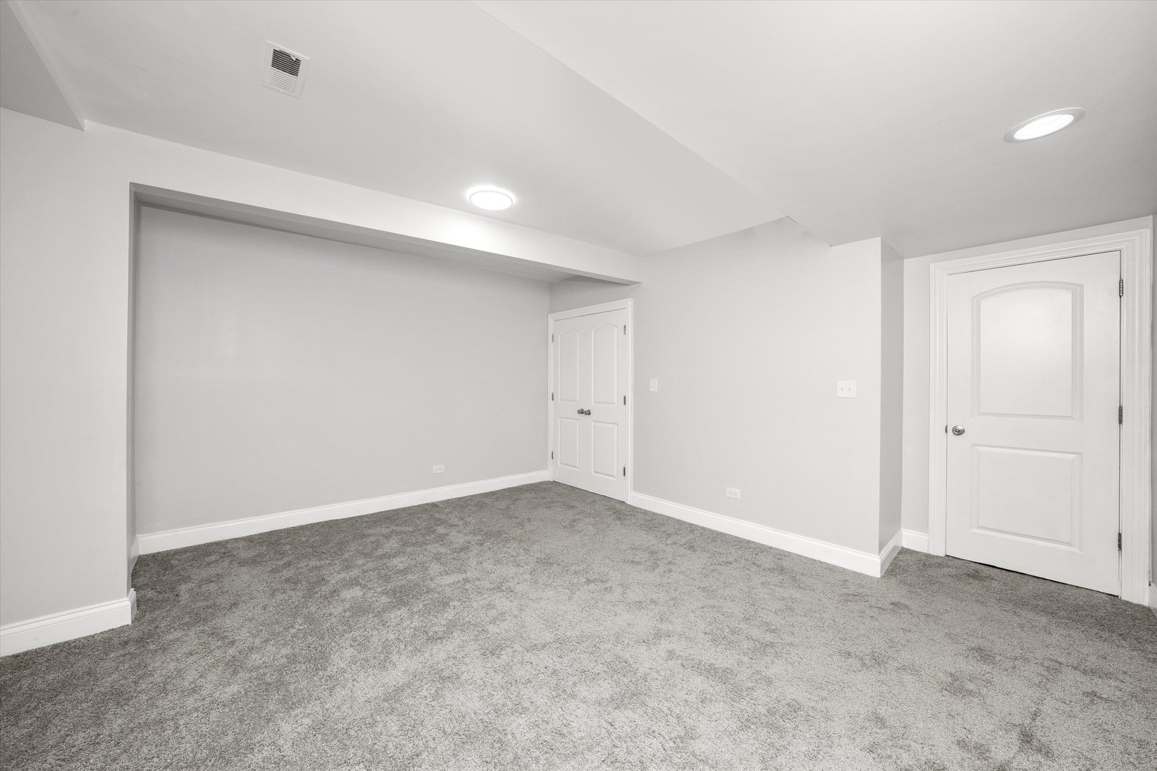 1363 East 64th Street, Unit 1 Chicago, IL 60637 - Photo 32 of 39 a view of an empty room