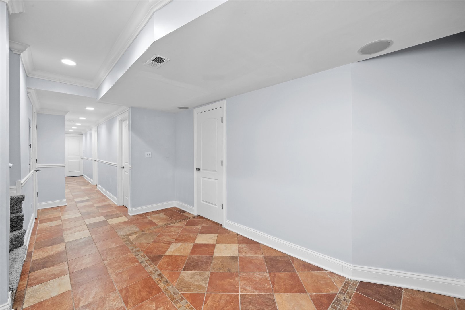 1363 East 64th Street, Unit 1 Chicago, IL 60637 - Photo 33 of 39 a view of an empty room