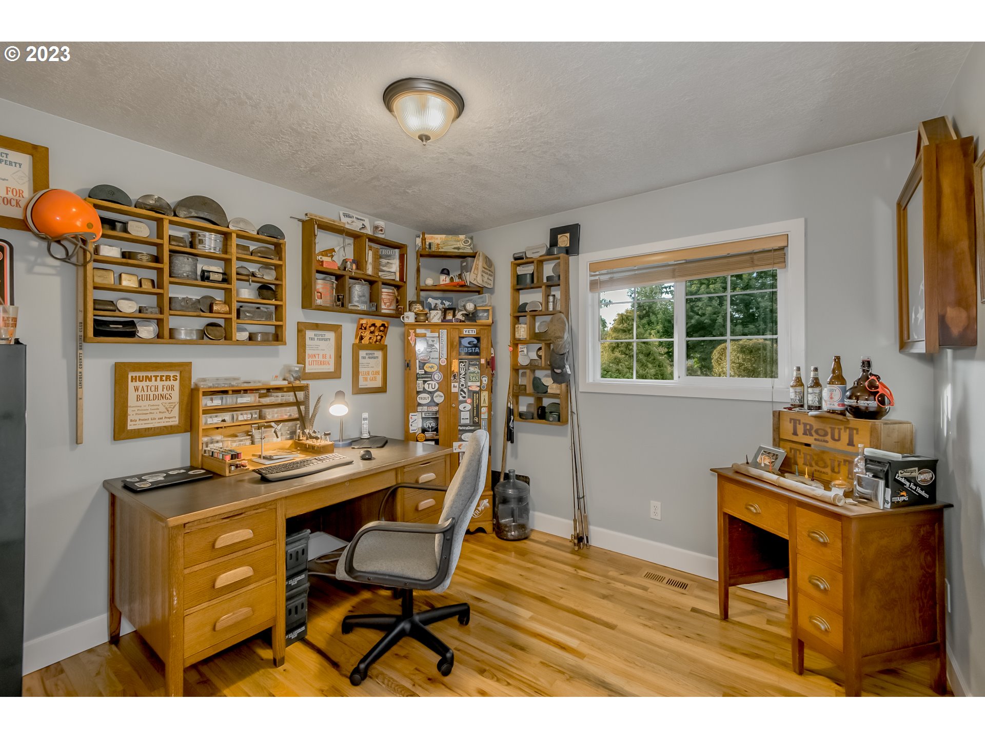 22600 Southwest Riggs Road Beaverton, OR 97078 - Photo 17 of 36 a workspace with furniture and window