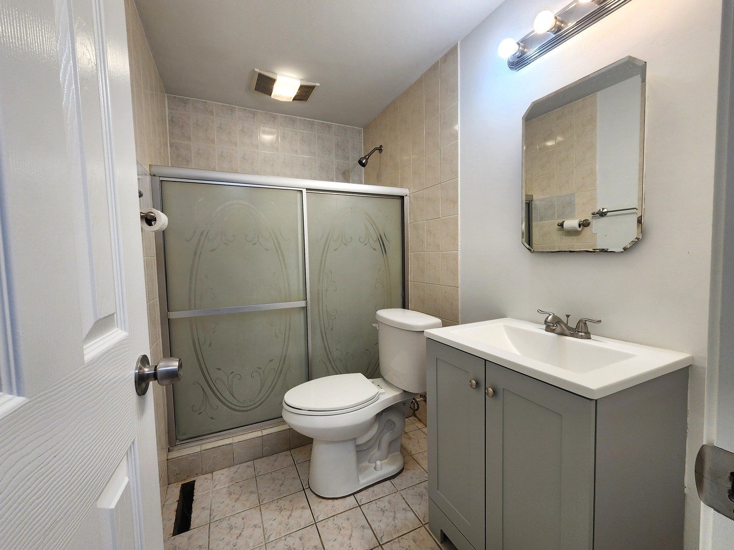 136 Mora Road Carpentersville, IL 60110 - Photo 8 of 8 Gallery Image 8