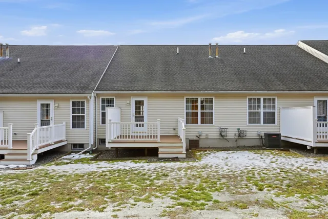 $399,900 | 34 Pleasant Street, Windham, NH 03087