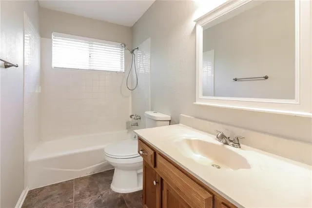 $1,900 | 522 Valle Drive, Belton, MO 64012