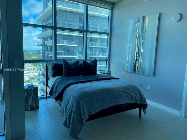 3301 Northeast 1st Avenue, Unit H2913 Miami, FL 33137 - Photo 5 of 11 a bedroom with a bed and a window