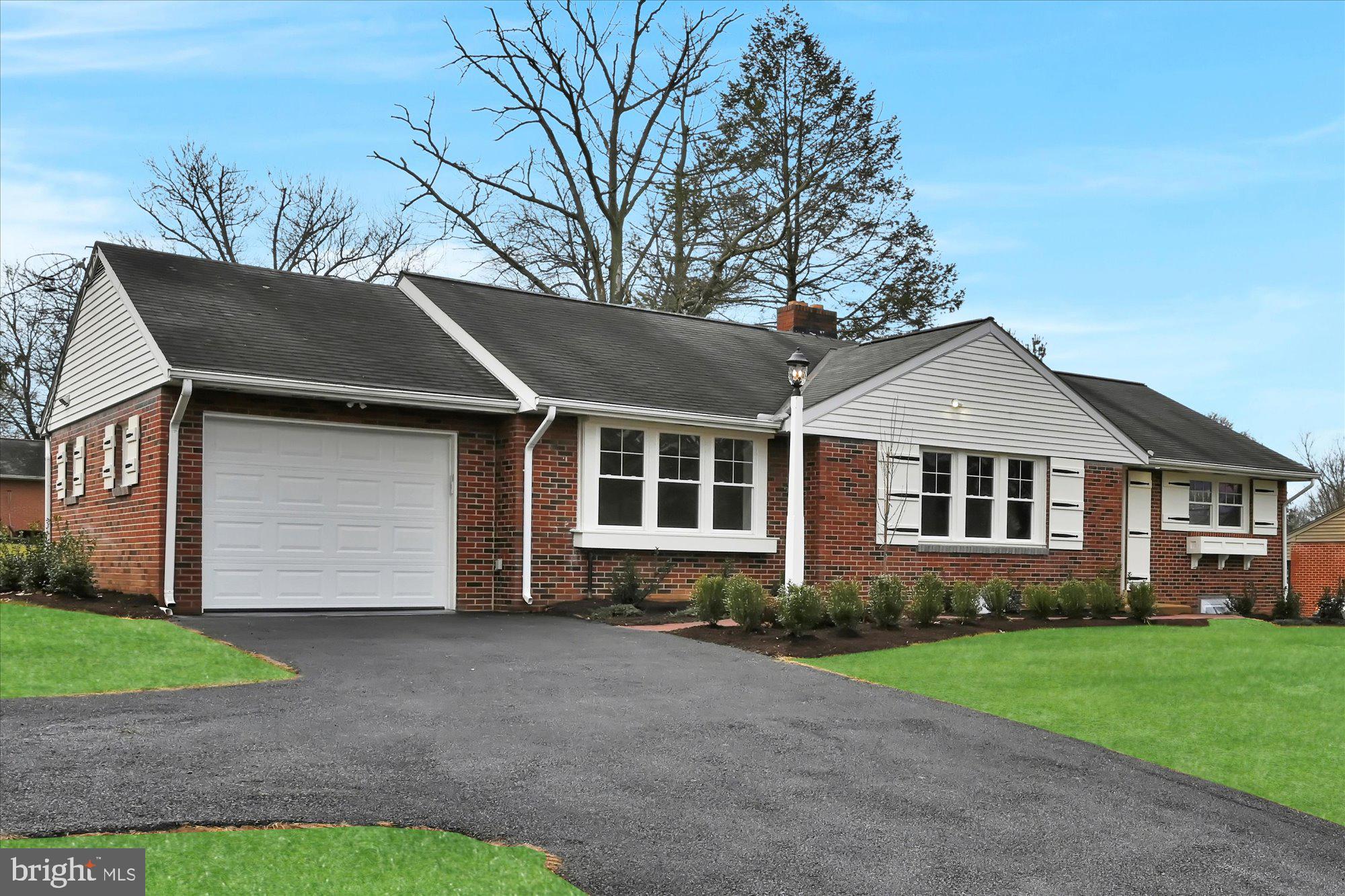 114 Running Pump Road Lancaster, PA 17603 - Photo 2 of 31 Front