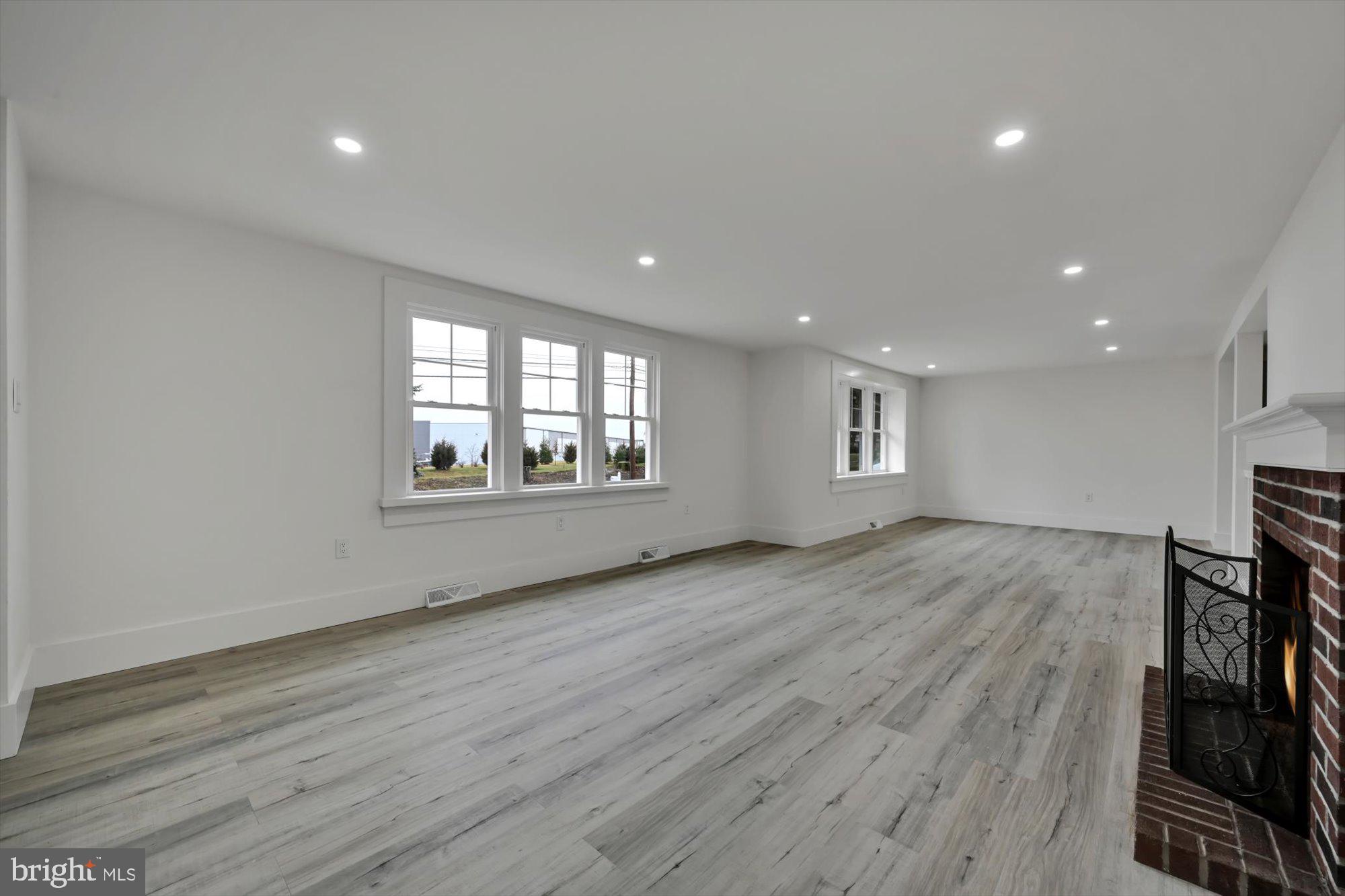 114 Running Pump Road Lancaster, PA 17603 - Photo 4 of 31 Living Room/Dining Room