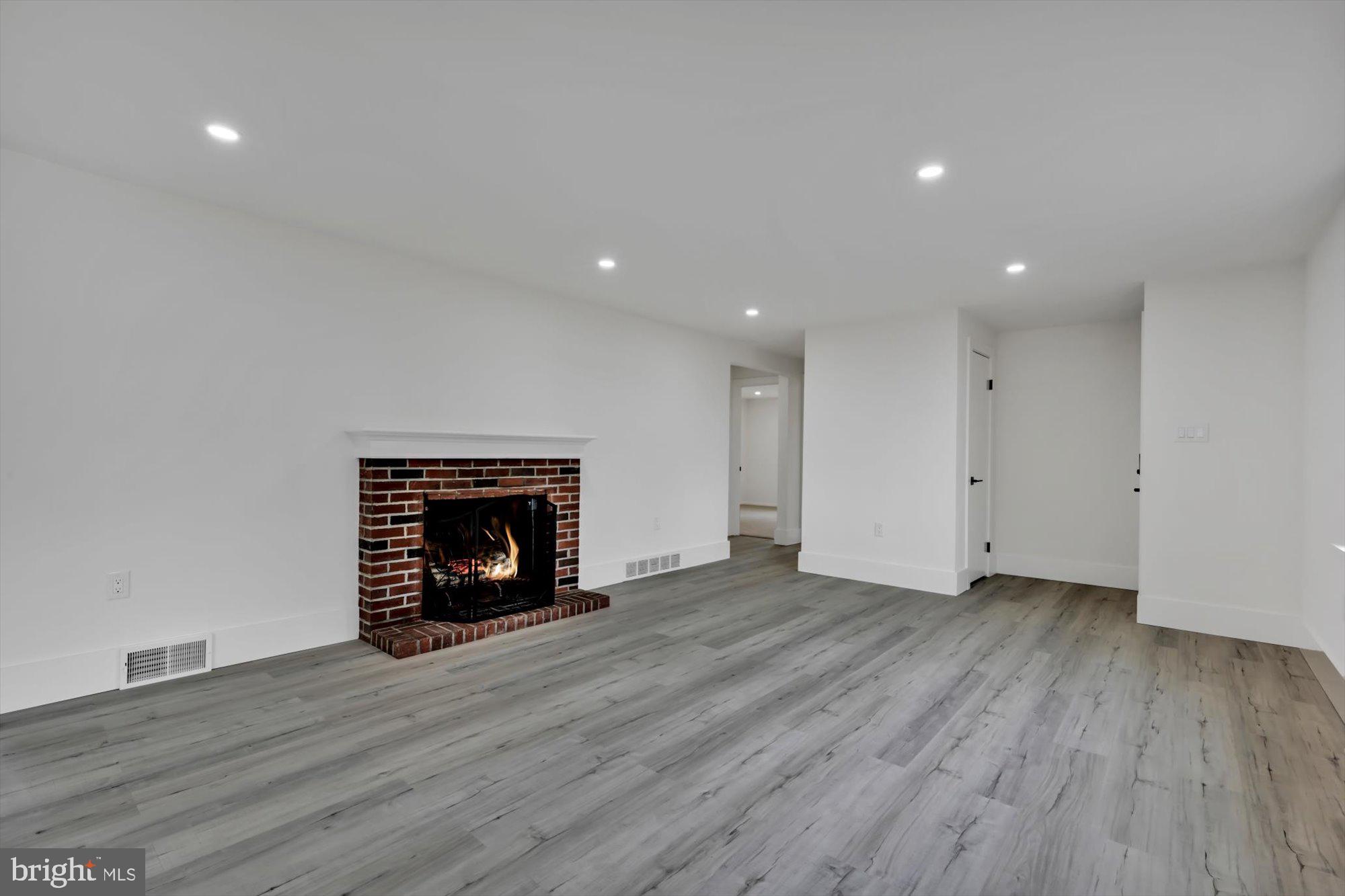 114 Running Pump Road Lancaster, PA 17603 - Photo 5 of 31 Living Room