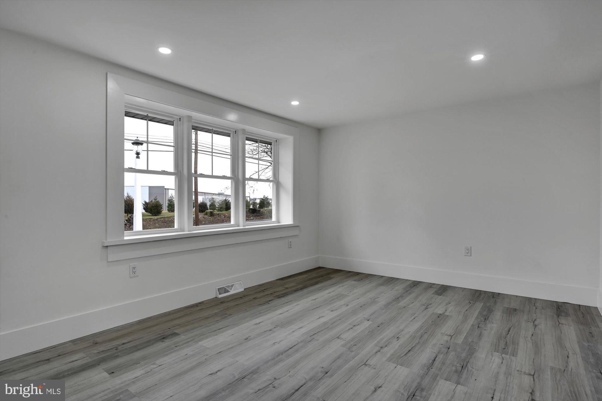 114 Running Pump Road Lancaster, PA 17603 - Photo 7 of 31 Dining Room
