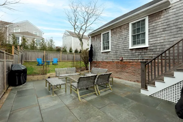 $4,295,000 | 10 B Angola Street, Nantucket, MA 02554