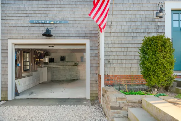 $4,295,000 | 10 B Angola Street, Nantucket, MA 02554